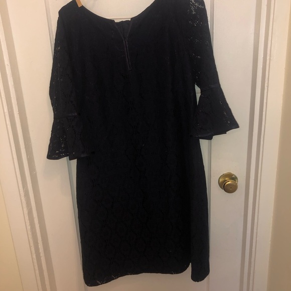 Elegant dark blue Lace Dress by Adrienne Papell . Classic dress with bell sleeve - Picture 7 of 7